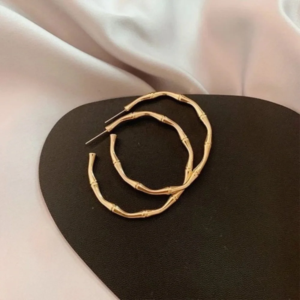 3/$30 💛 Hoop Earrings